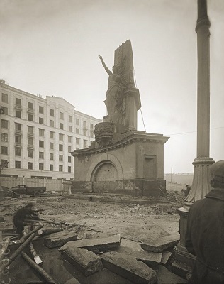 Демонтаж Монумента Советской конституции в Москве, 1941