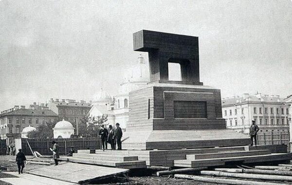 Макет памятника Александру III на Знаменской площади