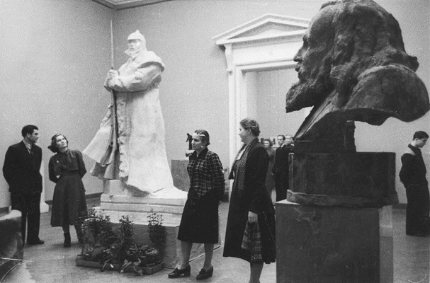 Персональная выставка у 80-летию Шервуда в Русском музее, 1952