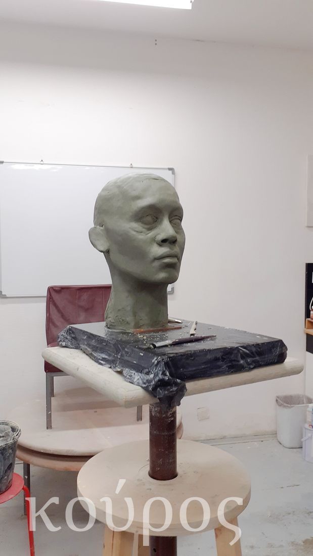 Скульптура из глины, лепка в скульптурной студии Курос